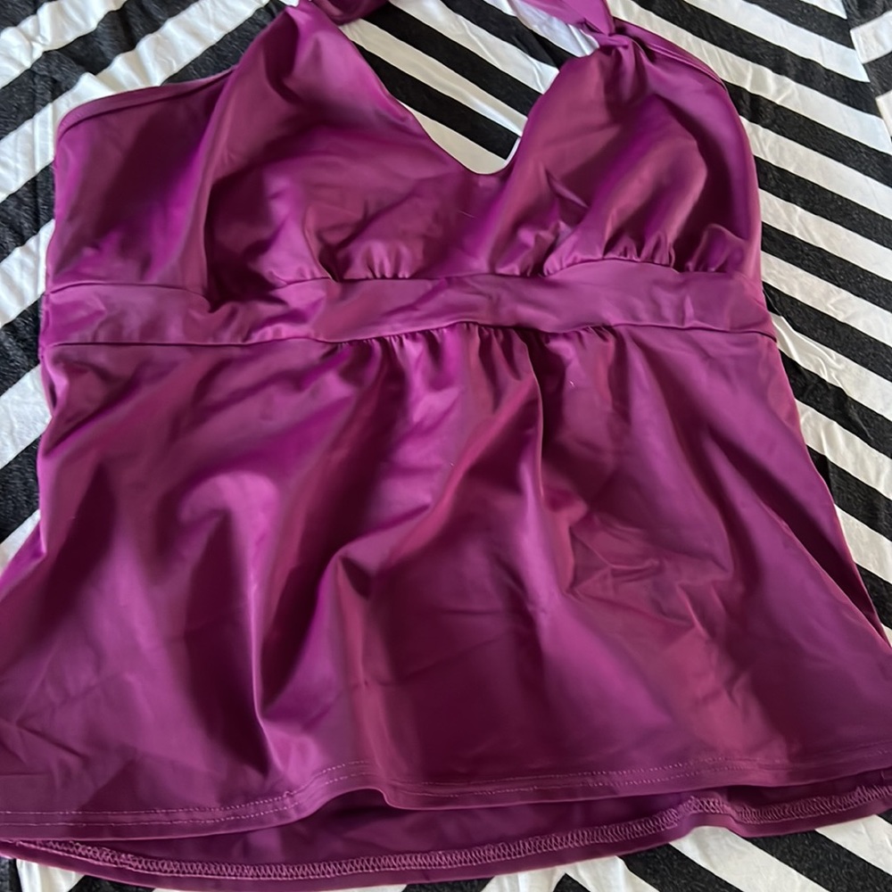 Venus size 12 tankini, with skirted bottom. Included extra black bottom - Picture 5 of 9